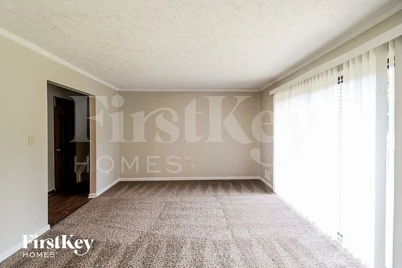 4 bed, 2.5 bath, 1927 sqft, $2,475 — Photo 3