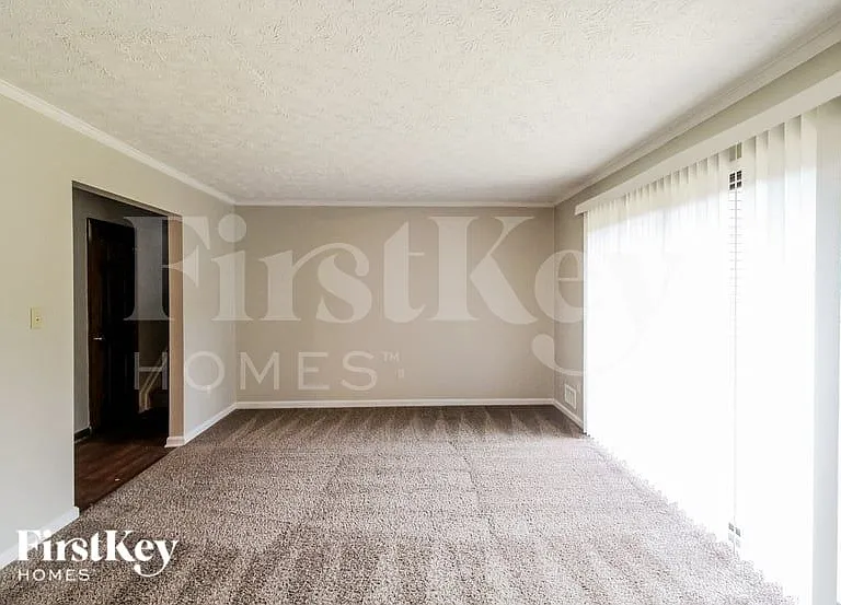 1739 Killian Hill Rd SW — Photo 3
