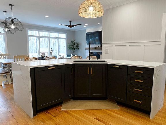 5th image of 206 Stockbridge Pl