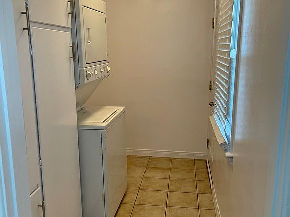 5th image of 206 Kalmia St