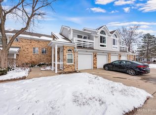 1277 Ranch View Ct, Buffalo Grove, IL 60089