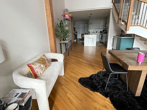 5th image of 616 W Fulton St APT 617