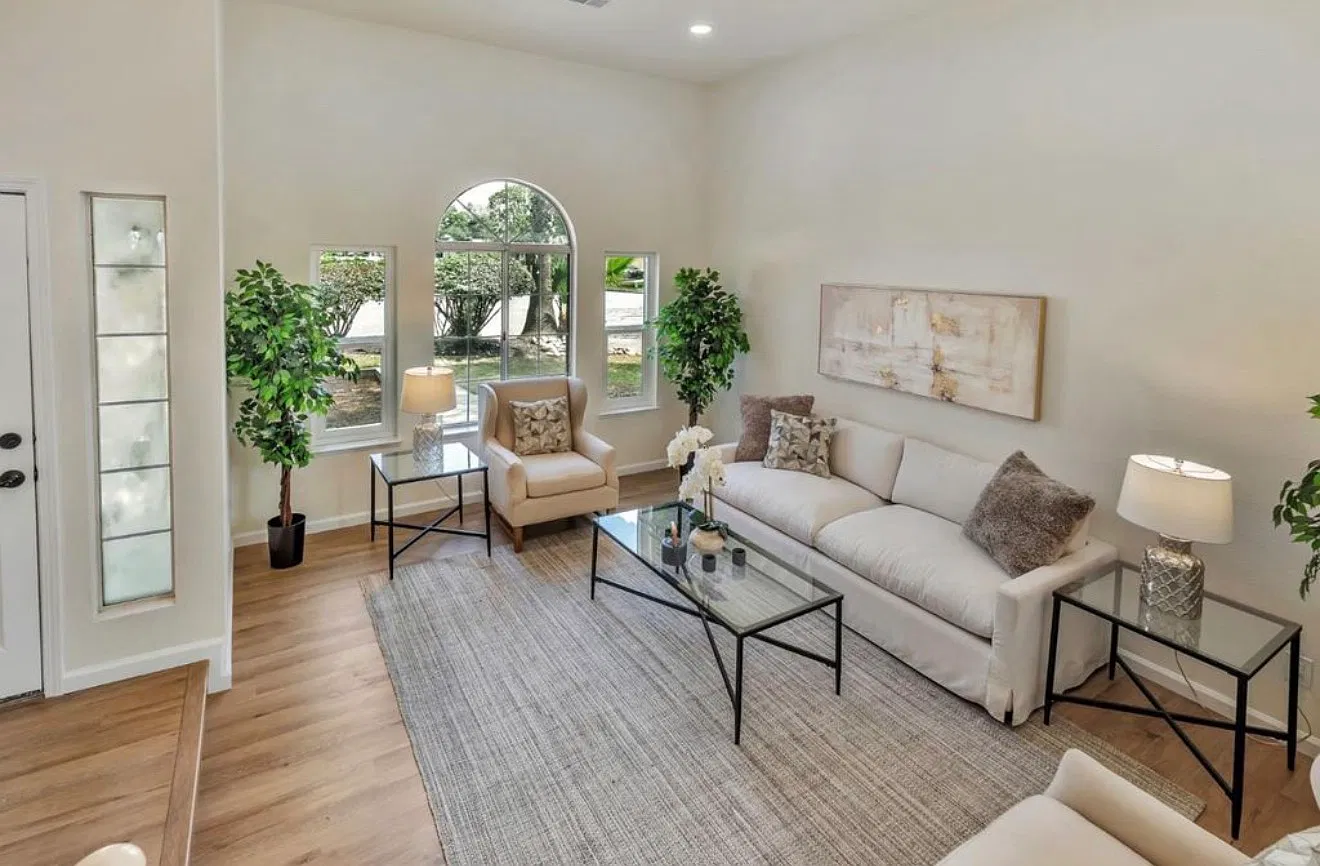 4 bed, 2073 sqft, $3,100 — Photo 3