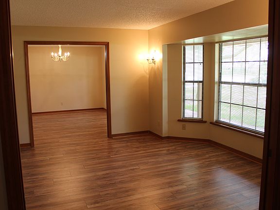 5th image of 867 Redwood Way