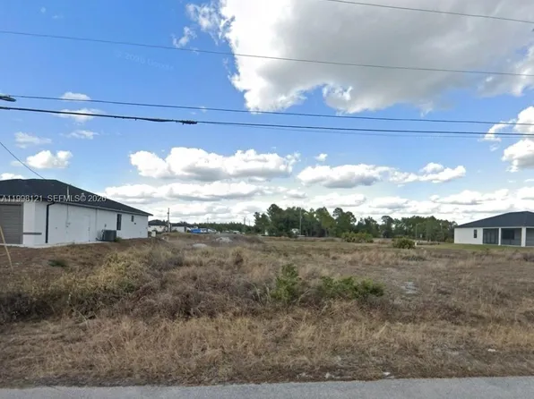 547 Trinity St E, Lehigh Acres, FL 33974