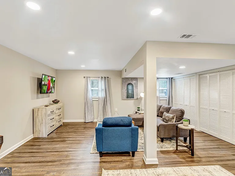 3017 Valley View Dr — Photo 9