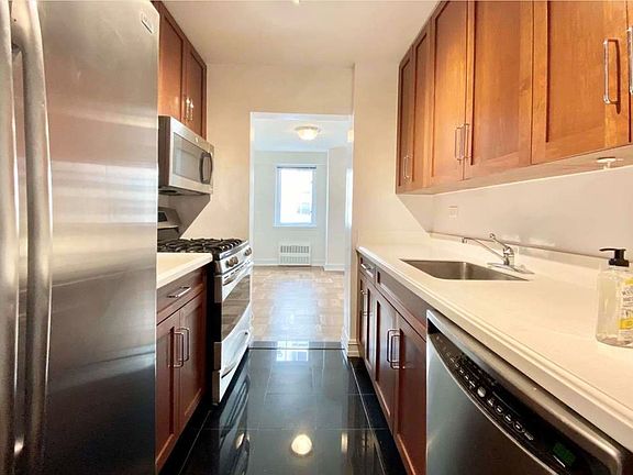 5th image of 200 E 71st St APT 11F