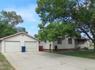 219 16th St NW, Watertown, SD 57201