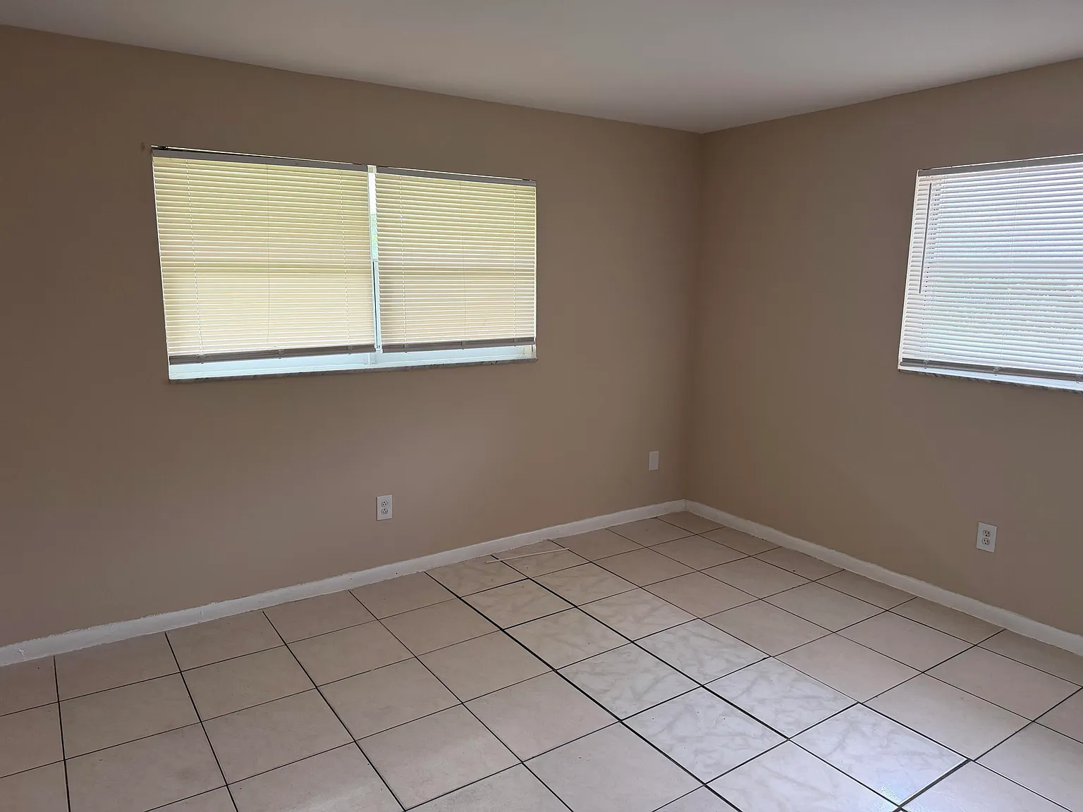 2 bed, 1.0 bath, 812 sqft, $1,900 — Photo 3