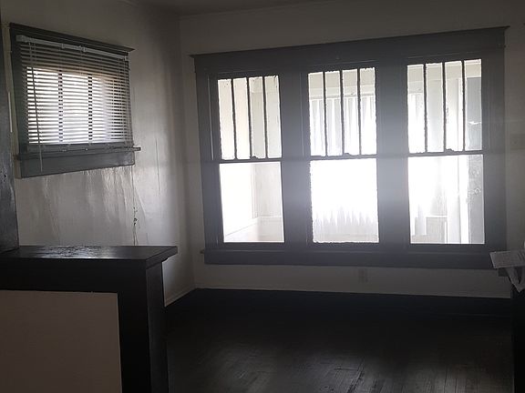 3rd image of 569 Forsythe Ave