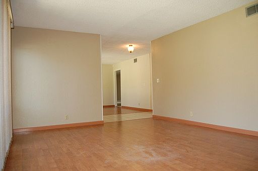 2nd image of 5405 Paragon St