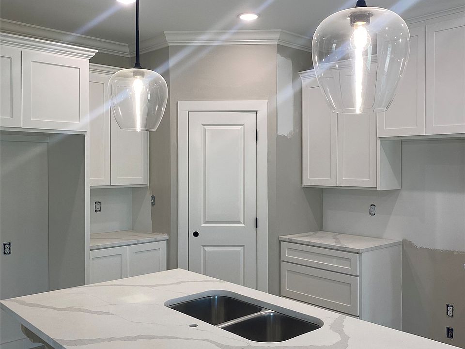 2nd image of 703 Joseph Ln