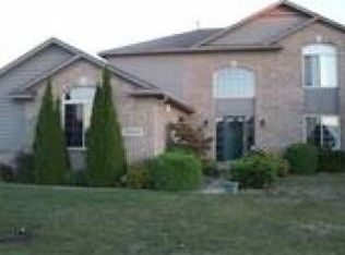 22644 Rambling Dr, Macomb, MI 48044