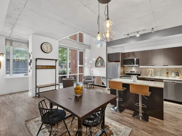 353 McLeod St, Ottawa, ON K2P 1A2