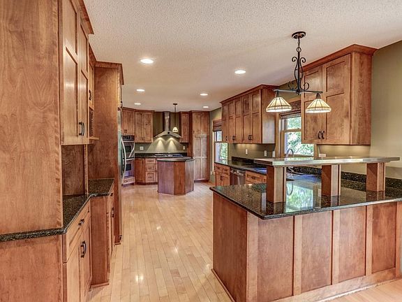 5th image of 3455 Olive Ln N