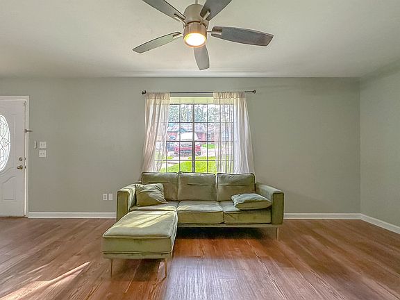 3rd image of 2011 Gardenbrook Ln