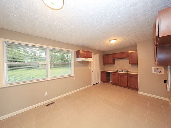 3rd image of 4818 Becker Dr