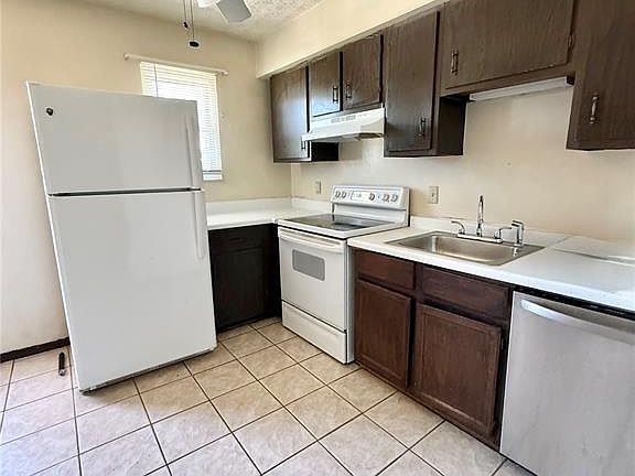 4th image of 304 Estate Dr APT B