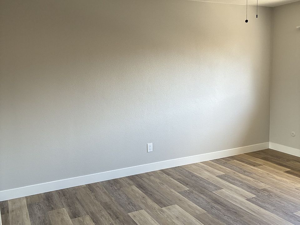 1st image of 2615 44th St #4