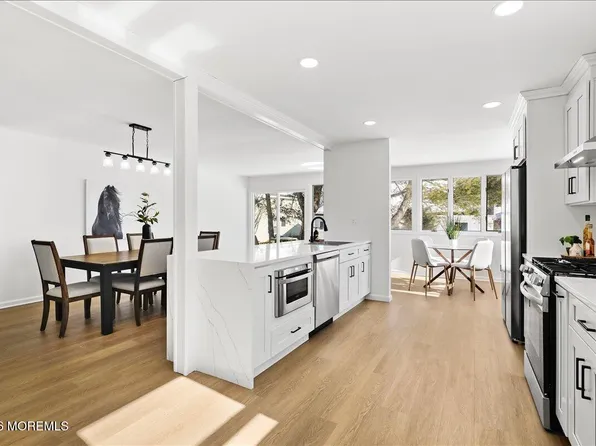 26 Lansdale Drive, Marlboro, NJ 07746