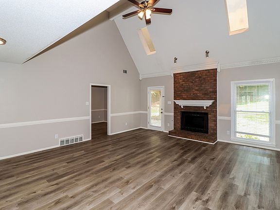 4th image of 672 Ridge Fall Dr