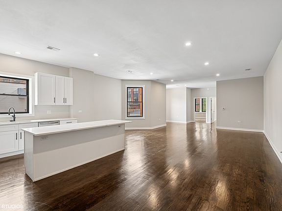 4th image of 2539 N Milwaukee Ave #2