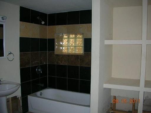 4th image of 3126 N 77th Ave
