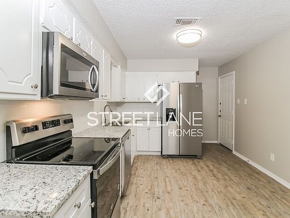 5th image of 713 Woodford Ln