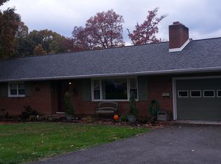 1510 Robinhood Dr, Pearisburg, VA 24134