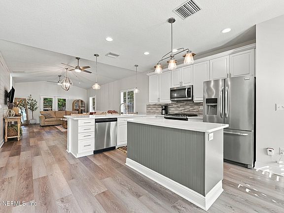4th image of 1370 CAMELIA Street