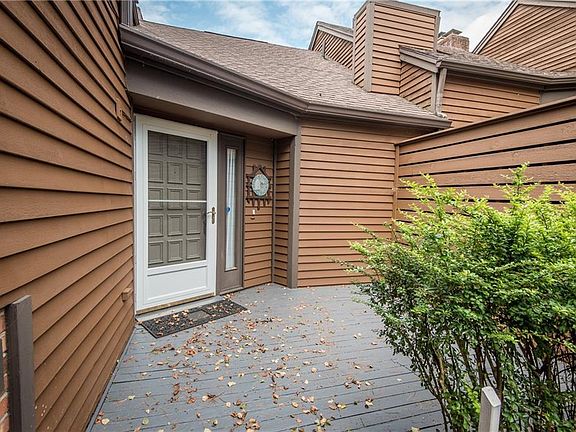 3rd image of 193 Clubside Dr NW