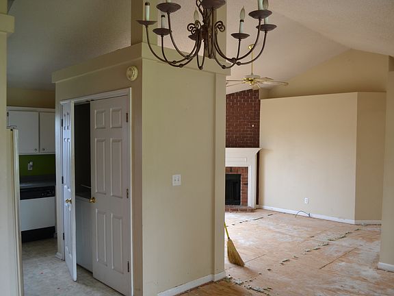 3rd image of 314 Fairdale Dr