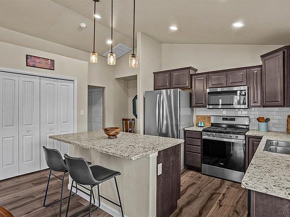 3rd image of 1516 Hickory Drive