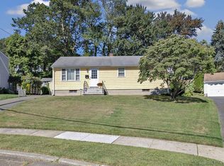 106 Red Bird Dr, Stratford, CT 06614
