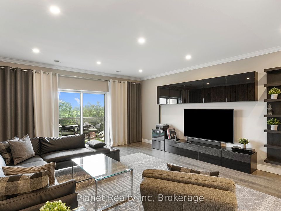1st image of 60 Wyndham St S #507