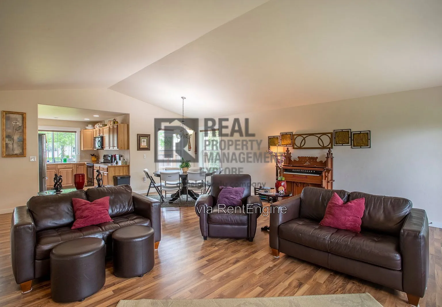 3 bed, 2.0 bath, 1467 sqft, $2,000 — Photo 4