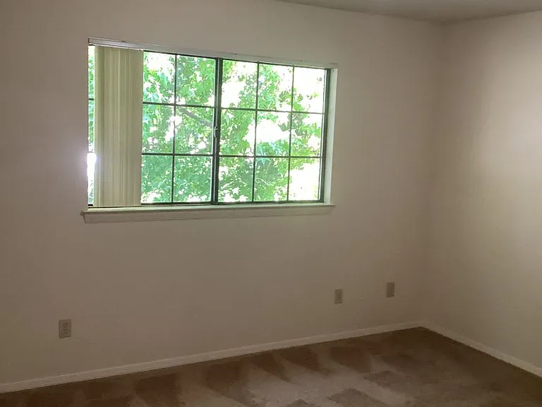 425-431 N Tiffany Dr — Photo 24