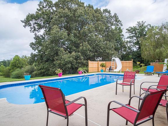 Image 4: Pool