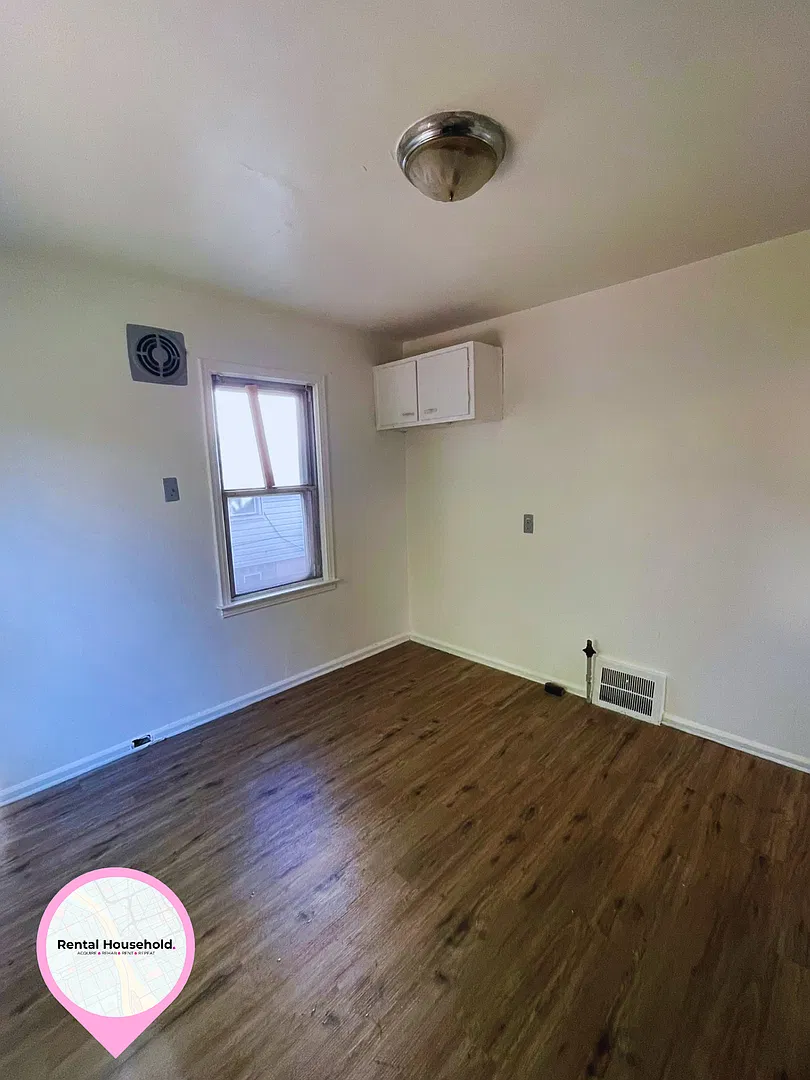 Your Next Home Awaits! Charming 3-Bedroom Detroit Home! — Photo 1
