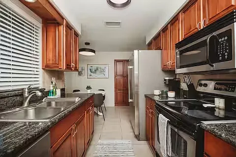 3 bed, 1445 sqft, $2,850 — Photo 4