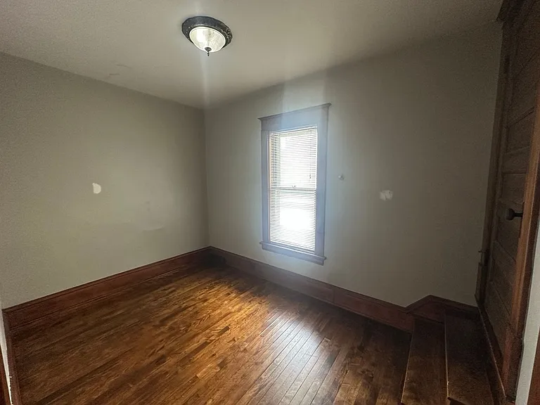 453 Wheeler St N — Photo 17