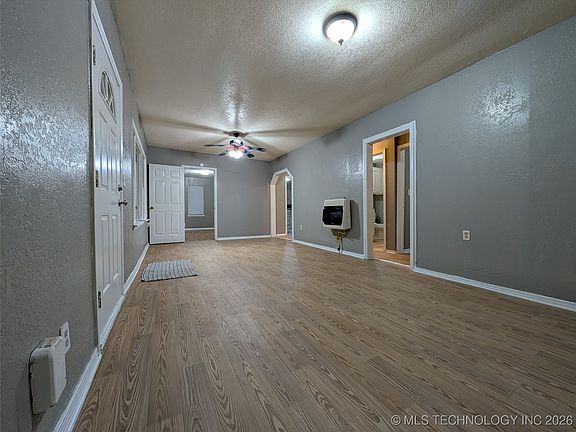 4th image of 301 S Lincoln Ave