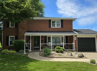 424 Greenwood Dr, Muscatine, IA 52761