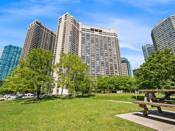 33 Harbour Sq #411, Toronto, ON M5J 2G2