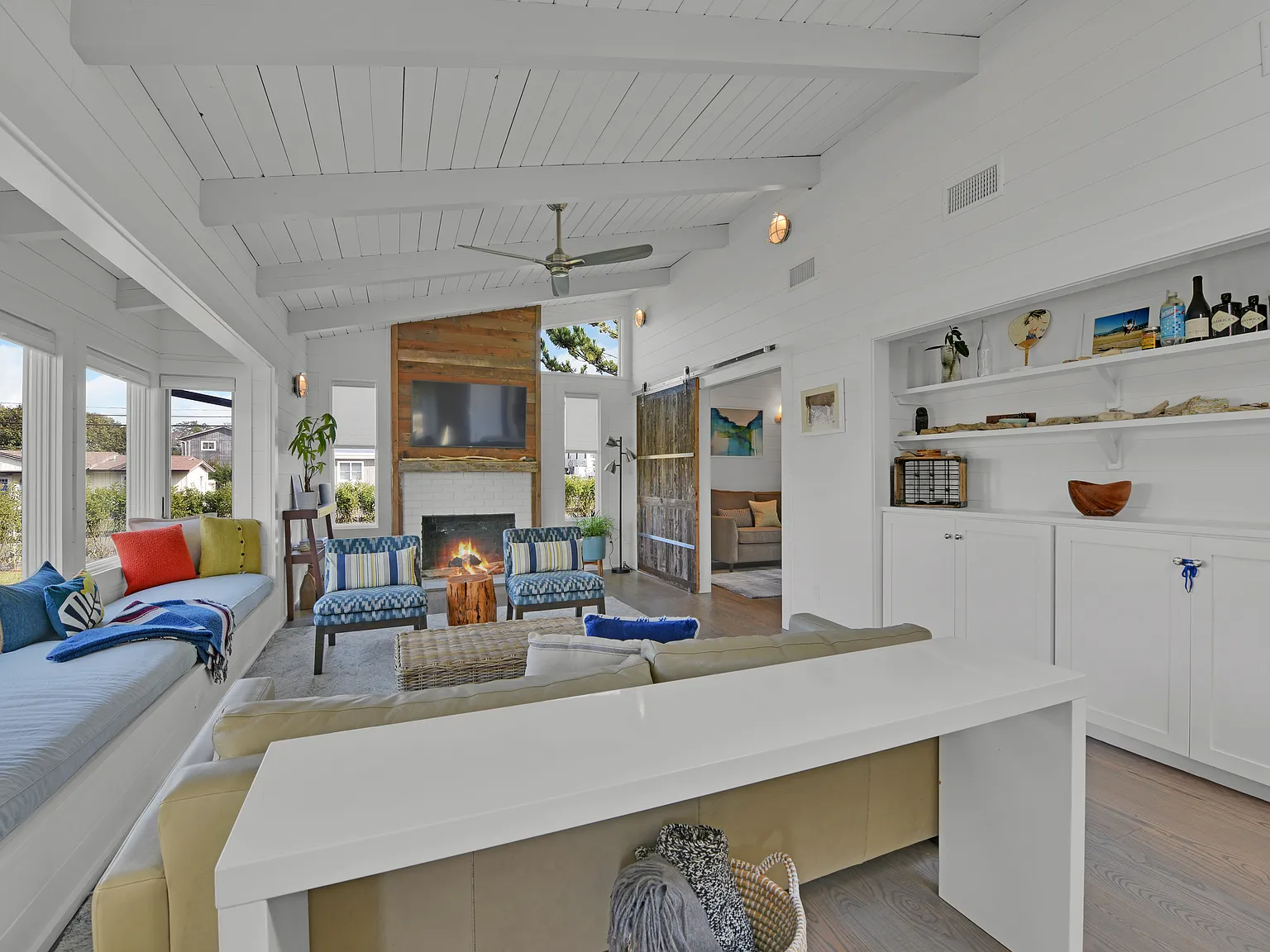 Stylish Montauk Gem with Beach Access — Photo 2