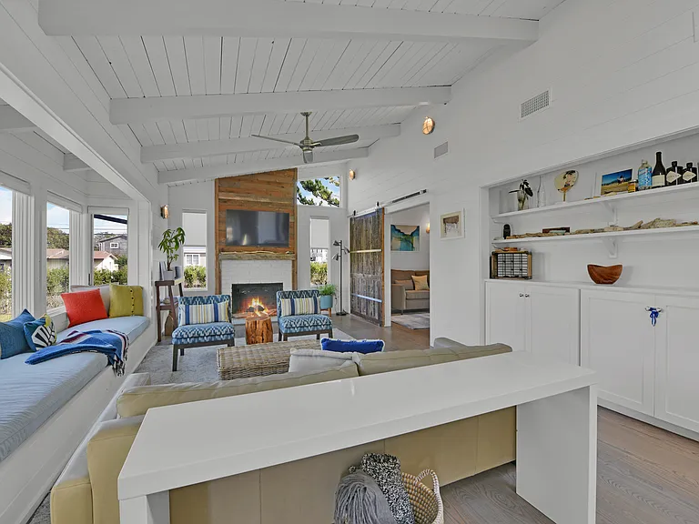 Pinetree Dr — Photo 2