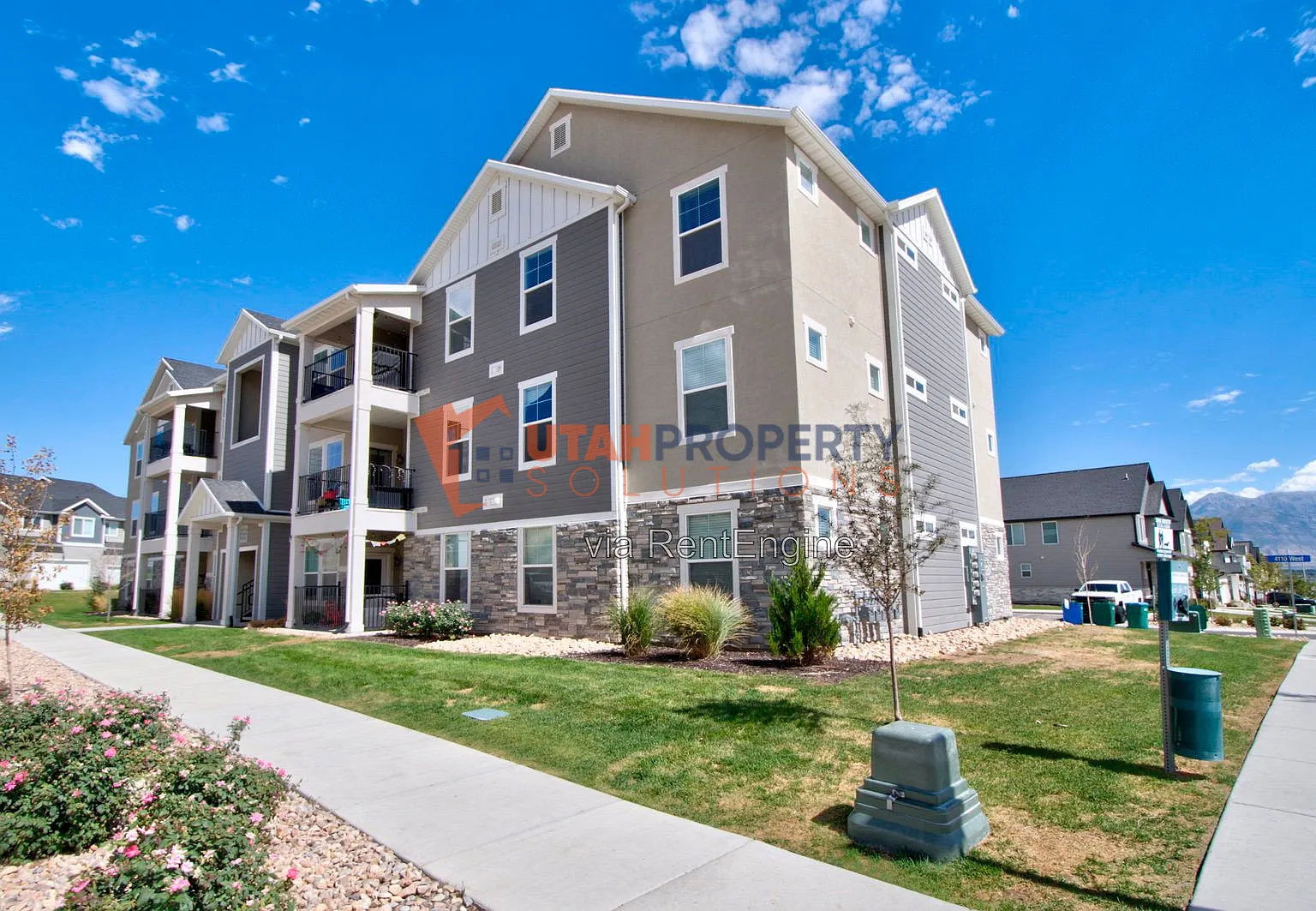 3 bed, 2.0 bath, 1272 sqft, $1,695 — Photo 2