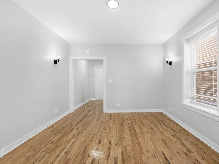 4720 S Drexel — Photo 3