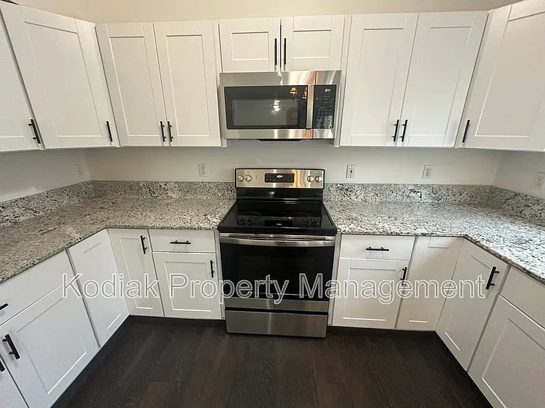 1802 S 200 W — Photo 4