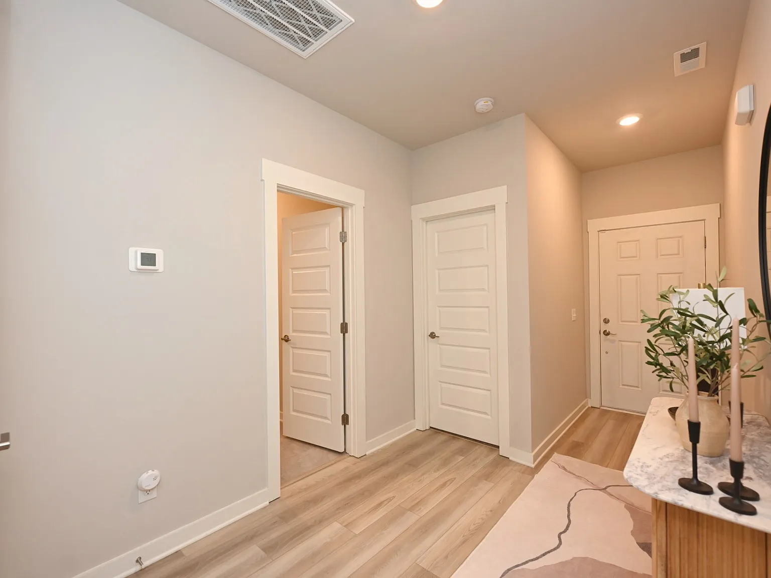 2 bed, 2046 sqft, $2,600 — Photo 3